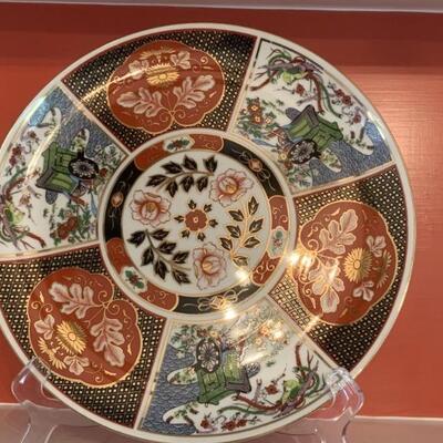Japanese Imari Hand Painted 10in Ceramic Plate
Decorative Plate with Gold Rim