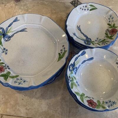 (13) N.S. Gustin Co. Hand Painted Dinner Plates,
Salad Plates and Bowls, USA 8in Vegetable Serving Bowl or Individual Salad Bowl Size