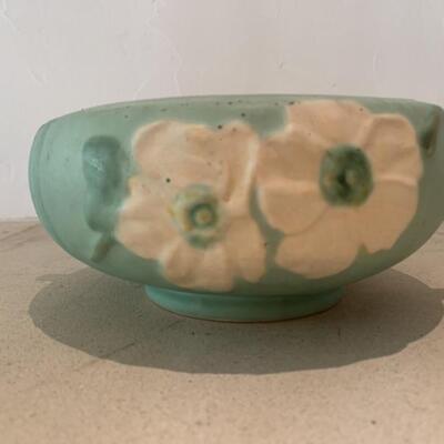 Weller Pottery Dogwood Bowl with Live Plant
Matte Light Green with White Dogwood Flowers
With Live Ivy Plant