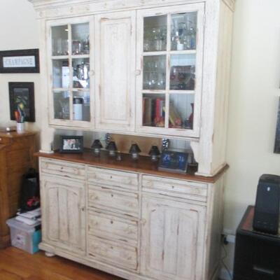 DREXEL HERITAGE HUTCH & TABLE WITH 2 BENCHES  