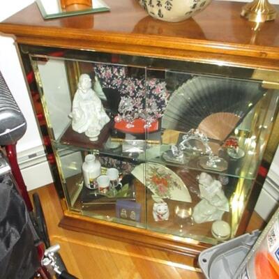 GLASS ENCLOSED DISPLAY CABINET 
