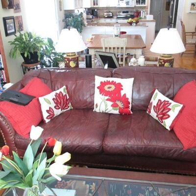 DREXEL HERITAGE LEATHER TUFTED SOFA AND MATCHING CHAIR WITH OTTOMAN 