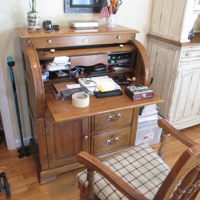VINTAGE COMPACT ROLL TOP DESK WITH SEATING  