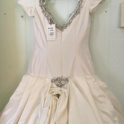 Designer gown created by Sondra Falk, XS SZ4