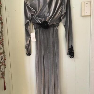 Designer gown created by Sondra Falk, XS SZ4