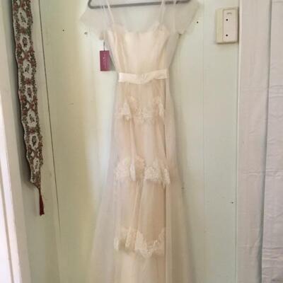 Designer gown created by Sondra Falk, XS SZ4