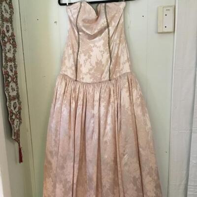 Designer gown created by Sondra Falk, XS SZ4