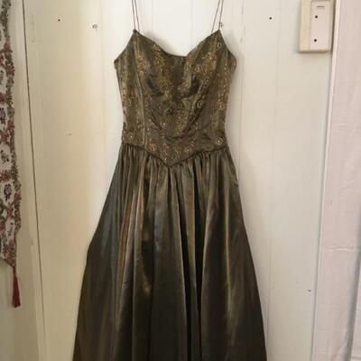 Designer gown created by Sondra Falk, XS SZ4