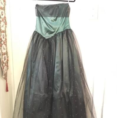 Designer gown created by Sondra Falk, XS SZ4