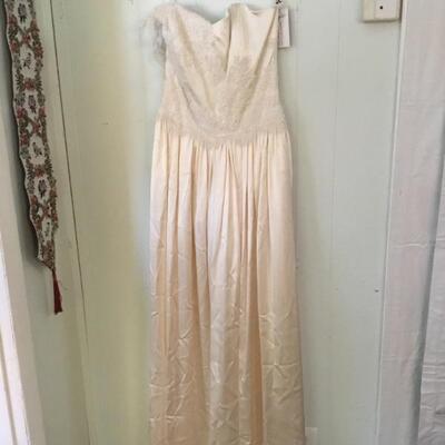 Designer gown created by Sondra Falk, XS SZ4