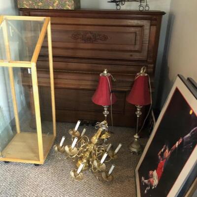 Piano/chandalier 