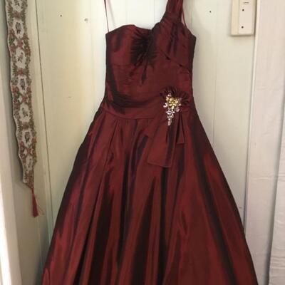 Designer gown created by Sondra Falk, XS SZ4