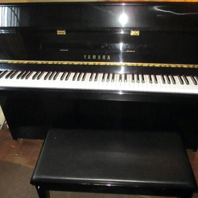 YAMAHA UPRIGHT PIANO SERIAL # T150027 