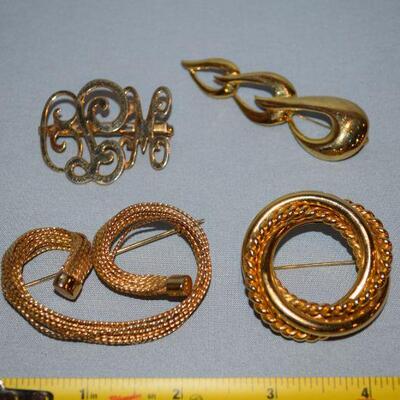 Vintage gold tone brooches