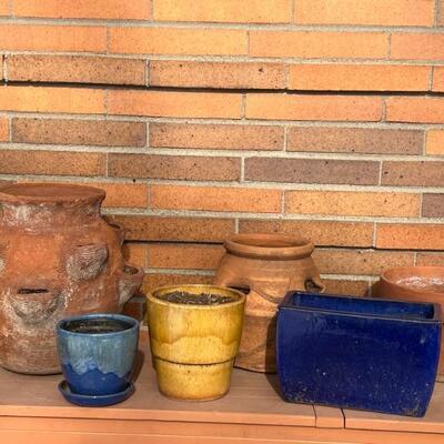 Be ready for spring with this fun lot of a variety of planters. Includes a variety of colors, sizes and styles. Some have more wear than...