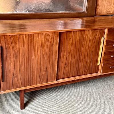Beautiful Mid Century Modern Credenza. A stylish storage solution in a sleek mid century modern design. In overall good condition with...