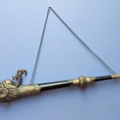 Tibetan Dragon Trumpet. Cool decorative piece! Measures about 19â€ wide and the head is 3.5â€ high.