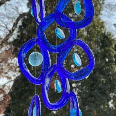 Beautiful Art Glass Wind Chime in a beautiful cobalt blue. Measures about 17