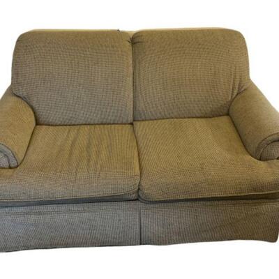 Pull Oust Love Seat