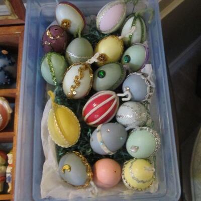 VINTAGE COLLECTIBLE PORCELAIN FIGURINES FROM JAPAN, HANDMADE & DECORATED AS WELL AS QUILLED EGGS IN STUNNING DETAIL. MANY TO CHOOSE FROM