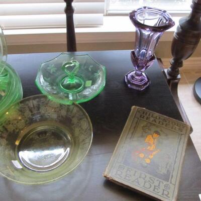 VINTAGE JADEITE, DEPRESSION GLASS, ALEXANDRITE VASE, 1970S PEANUTS BOOKS IN GERMAN