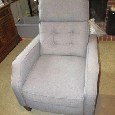REALLY NICE STREAMLINED GRAY RECLINER.