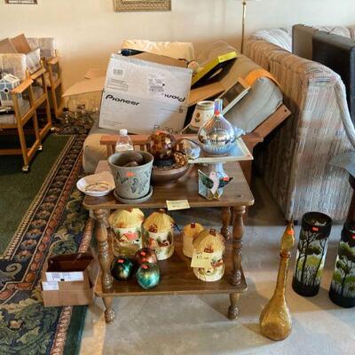 Nice futon & assorted decor