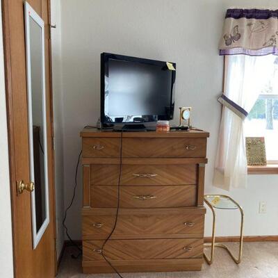 Dresser & TV