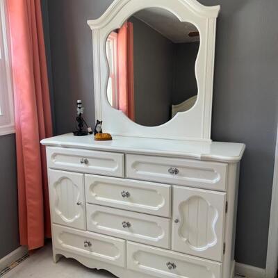 $125 Double dresser w/mirror 