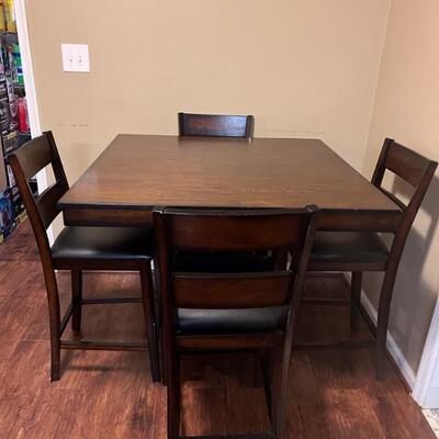 $140 Hightop table w/shelf, 4 chairs