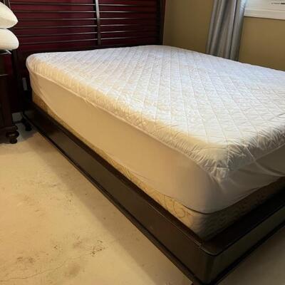 American Signature Queen bed $180