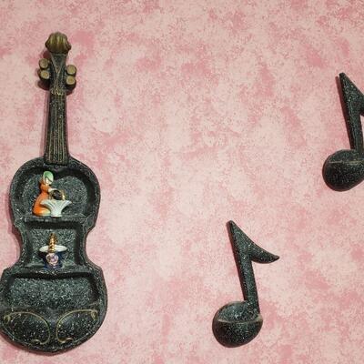 Very rare violin with the matching music notes!
