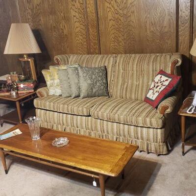 Lane dove tail, coffee table with matching side tables. Hida-a-bed.