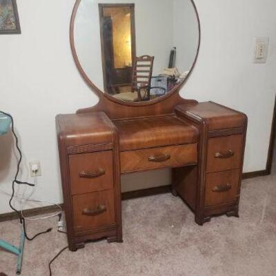 Dressing vanity waterfall piece of 3 piece set