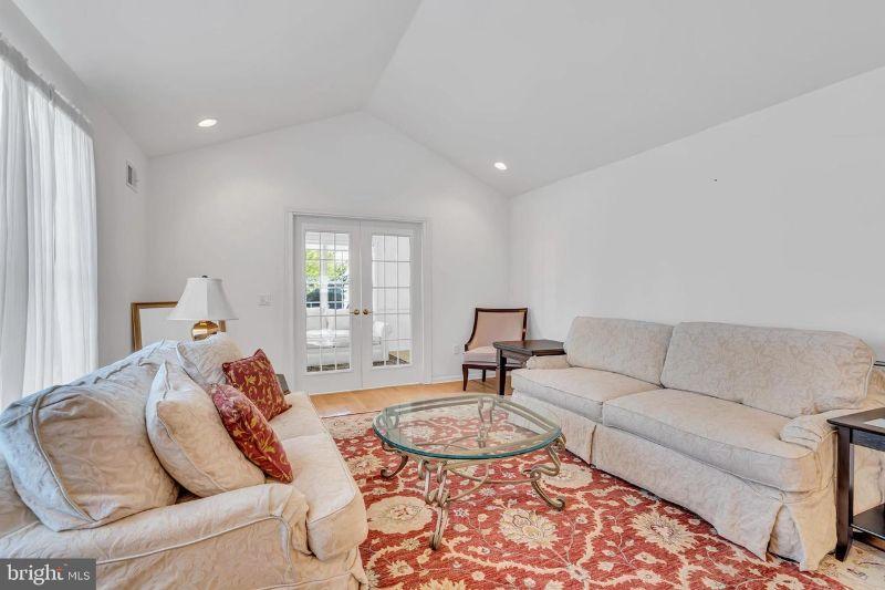 Toms River Estate Sale Furniture, Decor, Washer, Dryer, Large Mirrors