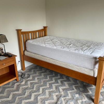 $75 bed with great mattress