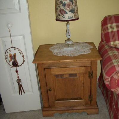 Wood 1 door End Table ; Porcelain Pink Flowers Vanity Lamp