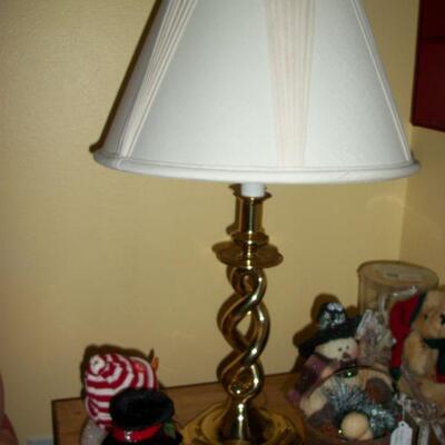 Close up of Brass Twist 3-way Table Lamp