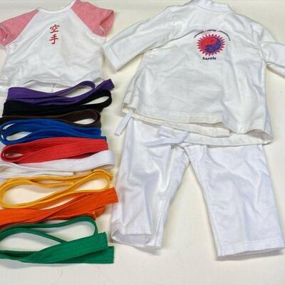 https://www.ebay.com/itm/115284844165	HS1034 AMERICAN GIRL DOLL KARATE UNIFORM WITH BELTS		Auction Starts 3/11/2022 After 6 PM
