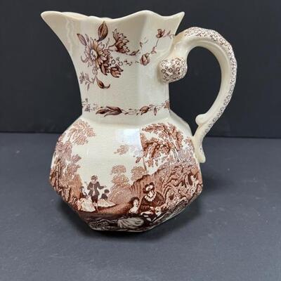 Brown/.White Transfer ware 7â€