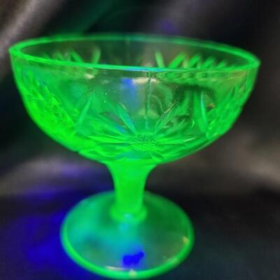 (8) Vaseline Depression Green Glass: 3-Sundae & 5-Fruit Bowls