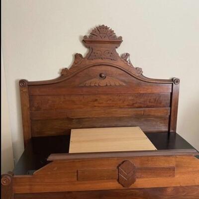 Antique Eastlake Victorian Bed in Oak:
