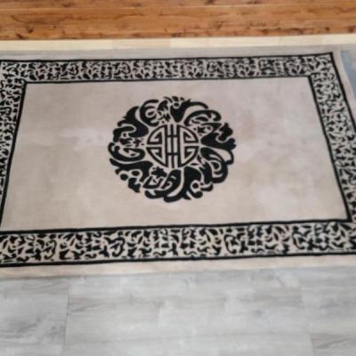 Black & Taupe 100% Wool Area Rug5ft 3in x 8ft 3in