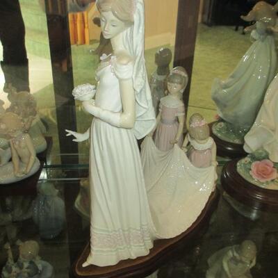 TONS OF LLADROS WITH ORIGINAL BOXES ~ BEAUTIFUL LIGHTED DISPLAY CABINET 
