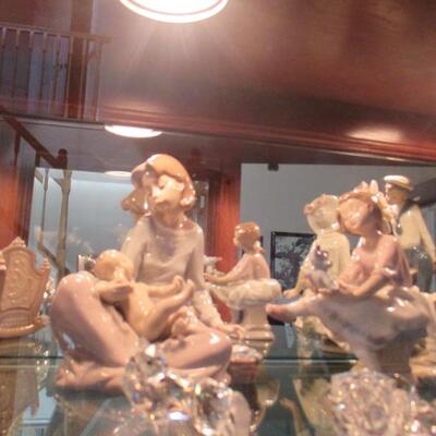 TONS OF LLADROS WITH ORIGINAL BOXES ~ BEAUTIFUL LIGHTED DISPLAY CABINET 