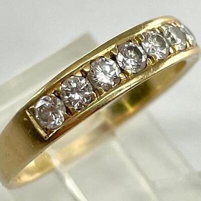 A 14kt yellow gold ring with a single row of diamonds, size 7 - 7 1/4, 1.85 dwt