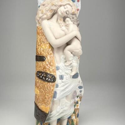 Lladro, Gustav Klimt collection titled â€œFountain of Lifeâ€, mother with child. Matte and glossy porcelain. Period: 2003-2013. Size:...