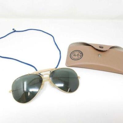 #1700 â€¢ Vintage Ray Ban Sunglasses in Original Case