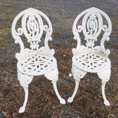 1051	PAIR OF ORNATE CAST IRON CARDEN/PATIO CHAIRS
