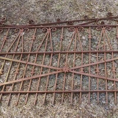 1054	LARGE LOT OF ASSORTED ANTIQUE VICTORIAN IRON ARCHRITECTURE FENCING FOR GARDEN OR YARD
